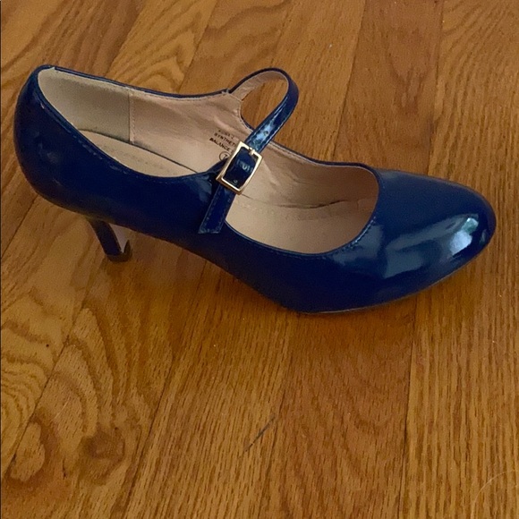 Chase + Chloe Blue Heels 7 - Picture 5 of 6